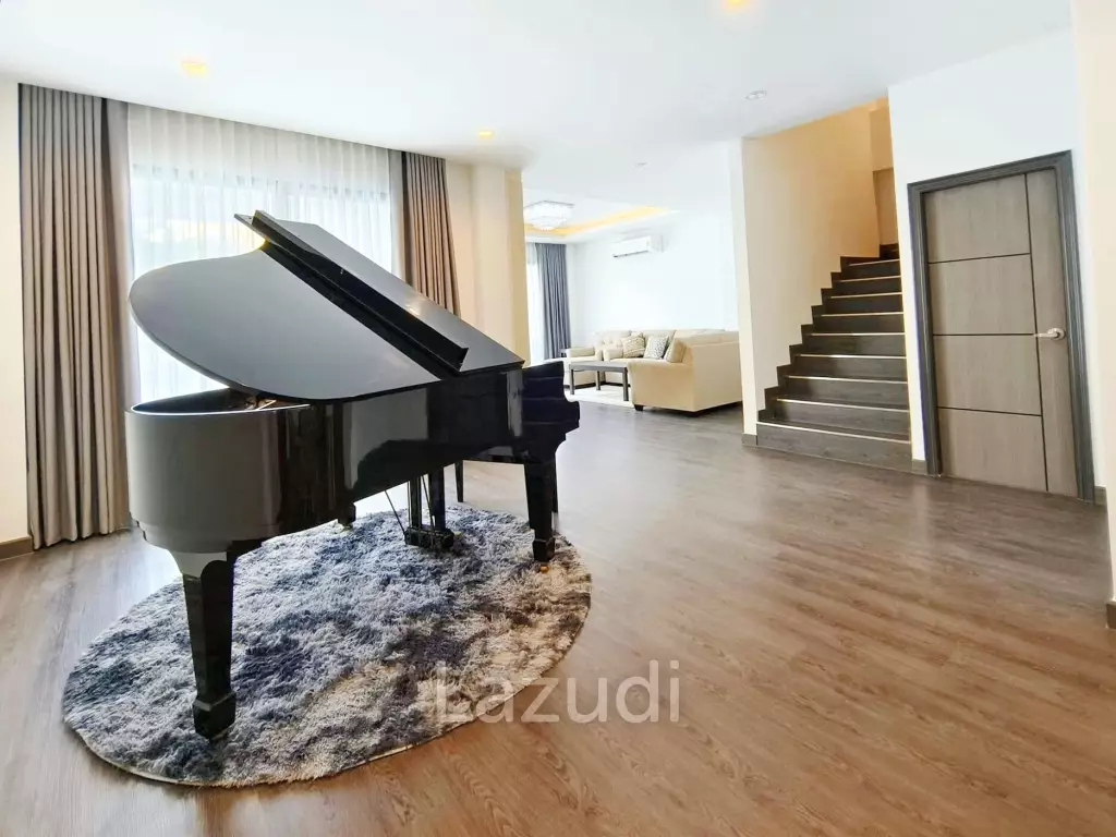4 Bed 5 Bath 330 SQ.M House in Soi Sukhumvit 65