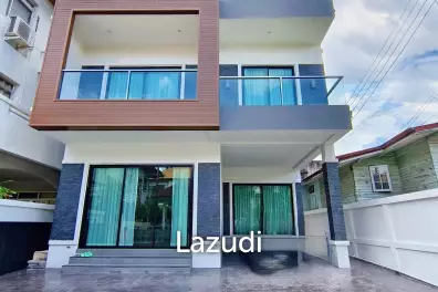 4 Bed 5 Bath 330 SQ.M House in Soi Sukhumvit 65