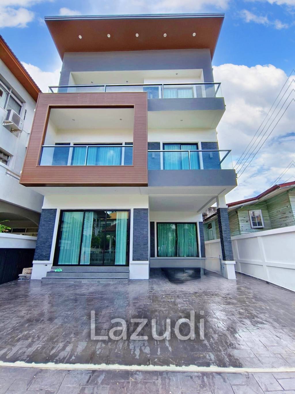 4 Bed 5 Bath 330 SQ.M House in Soi Sukhumvit 65