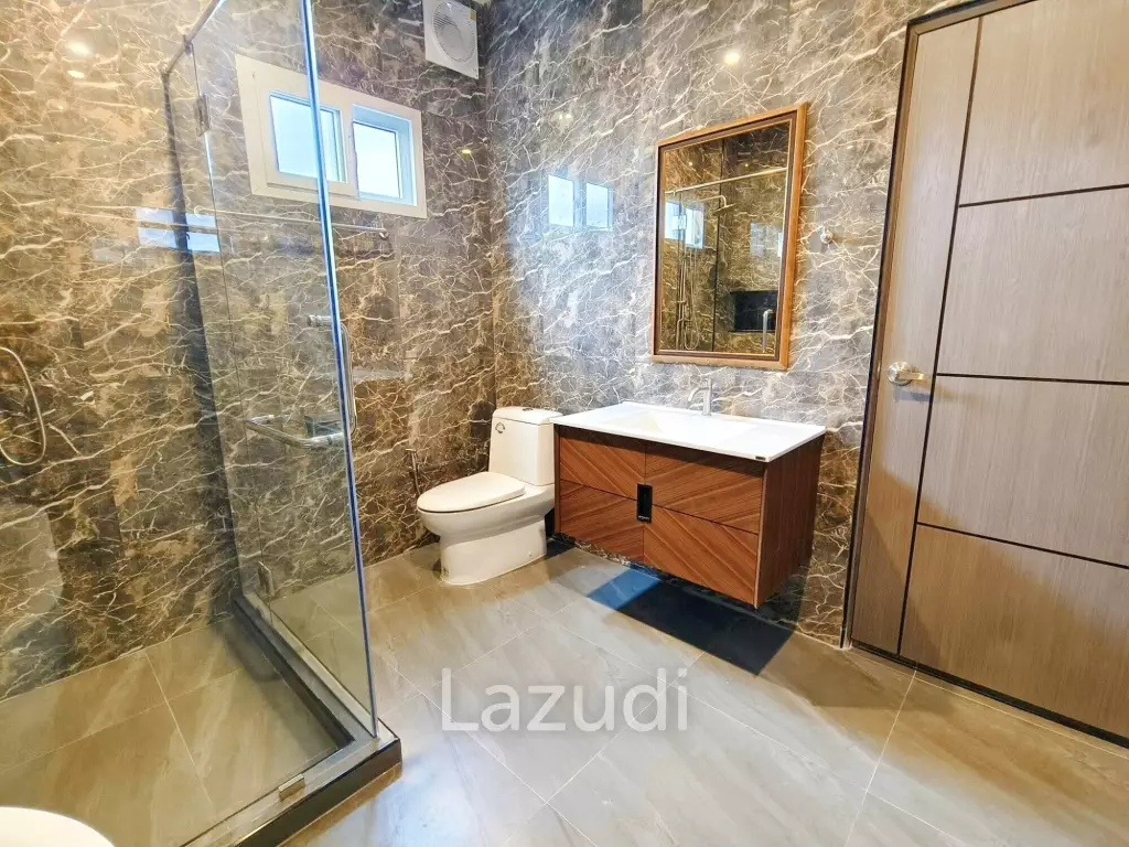 4 Bed 5 Bath 330 SQ.M House in Soi Sukhumvit 65