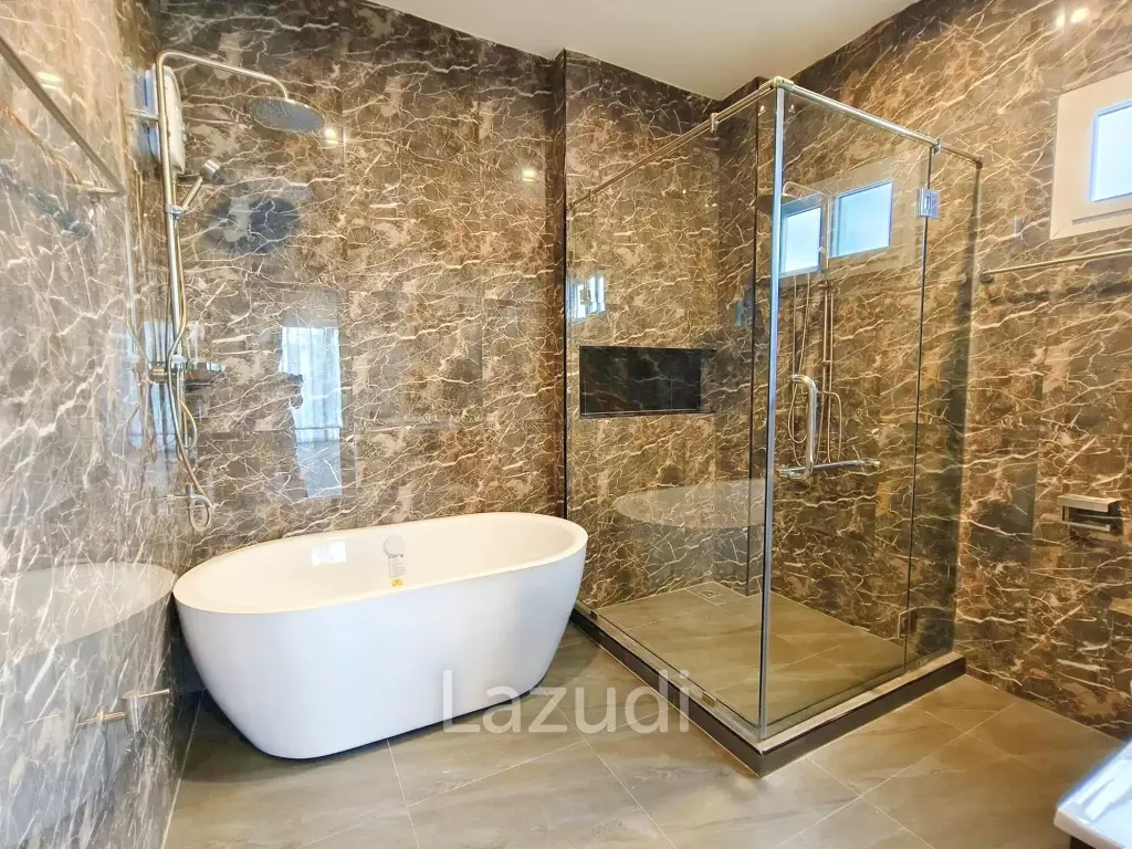 4 Bed 5 Bath 330 SQ.M House in Soi Sukhumvit 65