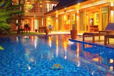 3 Bedroom 400 SQ.M Luxury Pool Villa in Bangrak