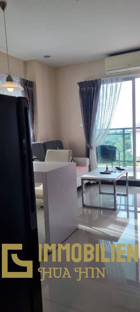 88 Condo: Vollständig möblierte Eigentumswohnung mit 1 Schlafzimmer und 1 Badezimmer mit Blick auf die Stadt