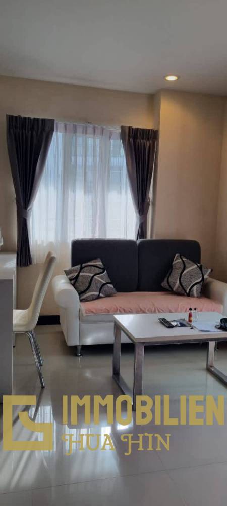 88 Condo: Vollständig möblierte Eigentumswohnung mit 1 Schlafzimmer und 1 Badezimmer mit Blick auf die Stadt