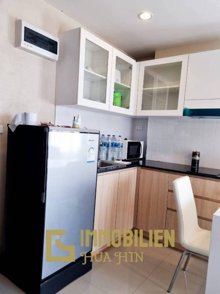 88 Condo: Vollständig möblierte Eigentumswohnung mit 1 Schlafzimmer und 1 Badezimmer mit Blick auf die Stadt