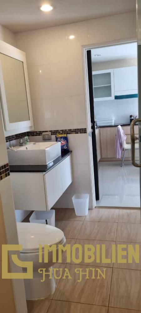 88 Condo: Vollständig möblierte Eigentumswohnung mit 1 Schlafzimmer und 1 Badezimmer mit Blick auf die Stadt