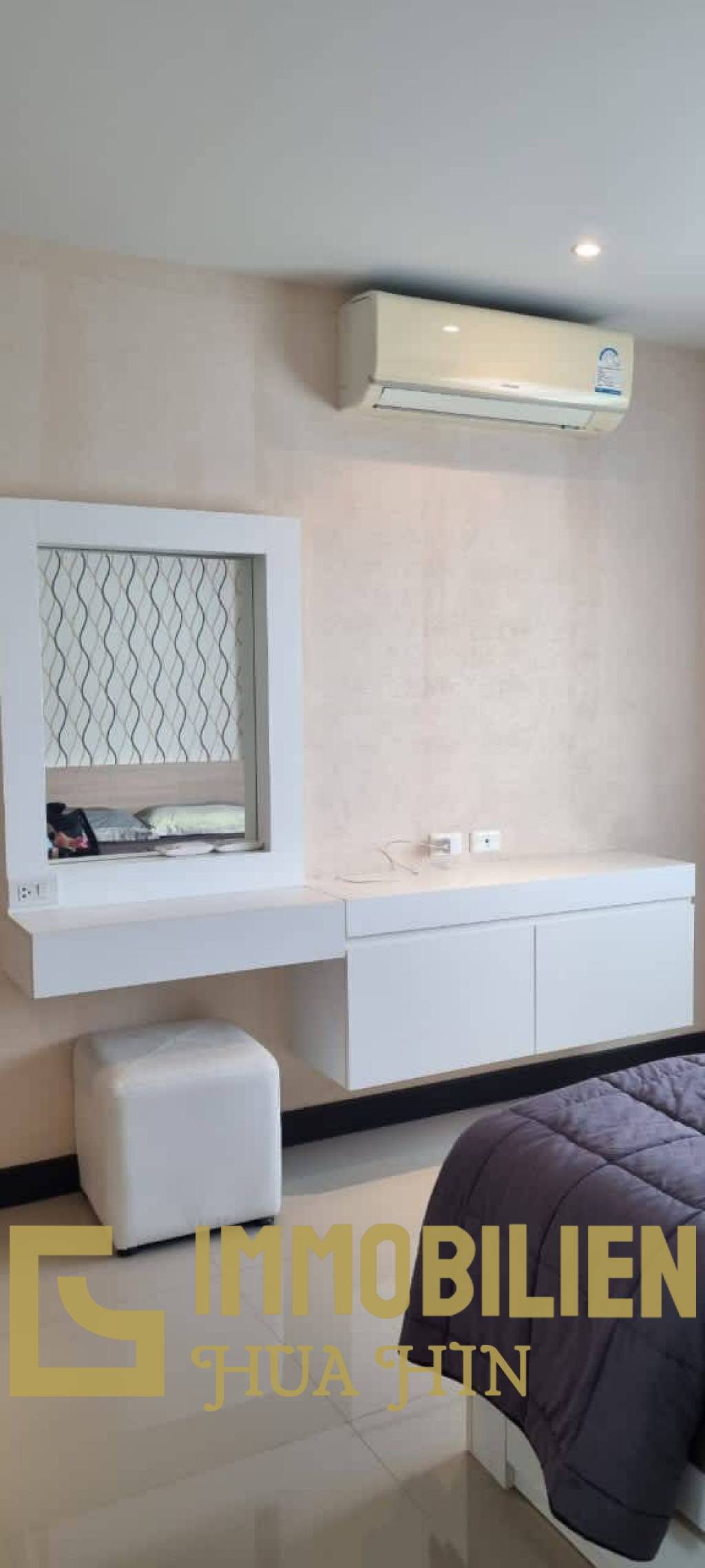 88 Condo: Vollständig möblierte Eigentumswohnung mit 1 Schlafzimmer und 1 Badezimmer mit Blick auf die Stadt
