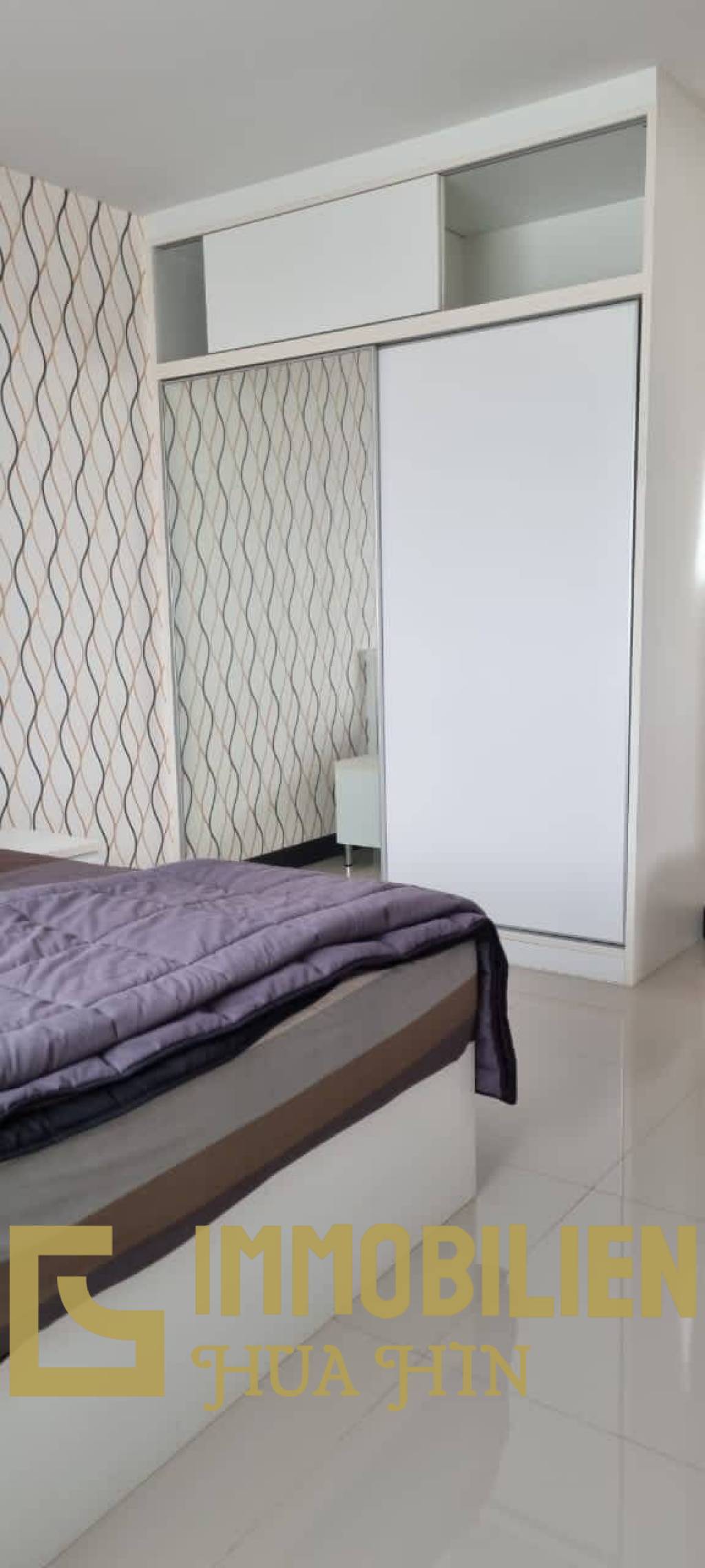 88 Condo: Vollständig möblierte Eigentumswohnung mit 1 Schlafzimmer und 1 Badezimmer mit Blick auf die Stadt