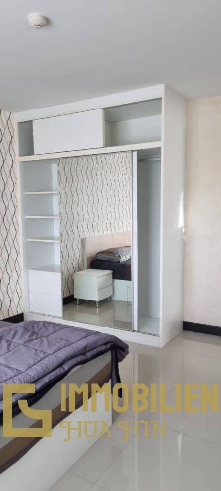 88 Condo: Vollständig möblierte Eigentumswohnung mit 1 Schlafzimmer und 1 Badezimmer mit Blick auf die Stadt
