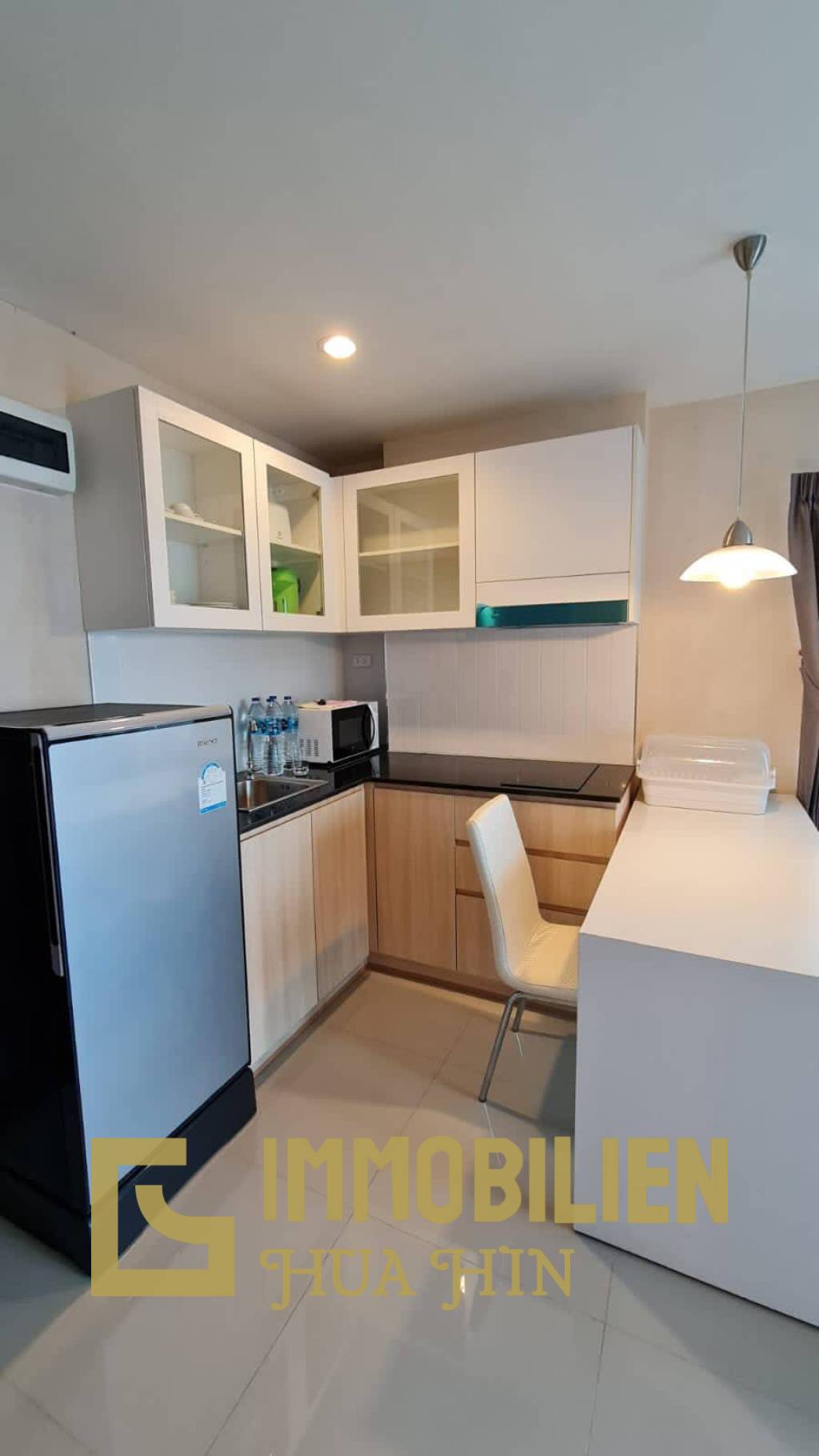 88 Condo: Vollständig möblierte Eigentumswohnung mit 1 Schlafzimmer und 1 Badezimmer mit Blick auf die Stadt