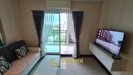88 Condo: Vollständig möblierte Eigentumswohnung mit 1 Schlafzimmer und 1 Badezimmer mit Blick auf die Stadt