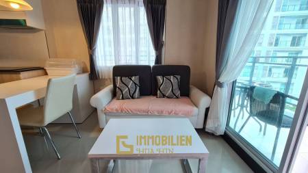 88 Condo: Vollständig möblierte Eigentumswohnung mit 1 Schlafzimmer und 1 Badezimmer mit Blick auf die Stadt