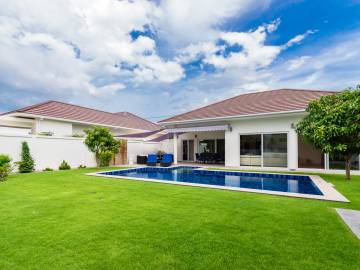 PALM AVENUE 1 : Cozy 2 Bed Pool Villa