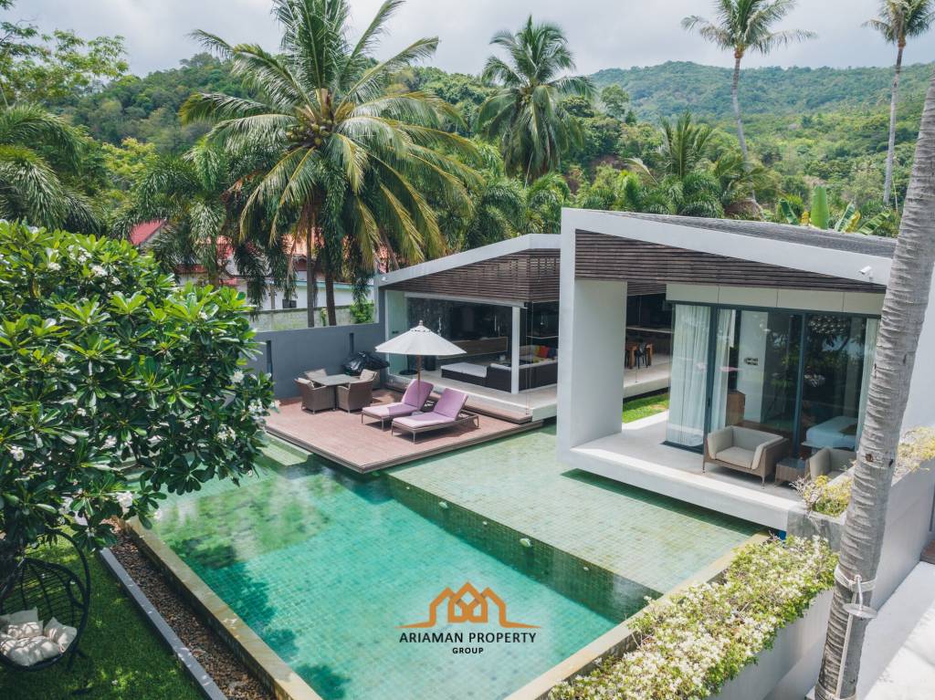 Beachfront Villa Situated on One of Samui's Most Pristine Beaches