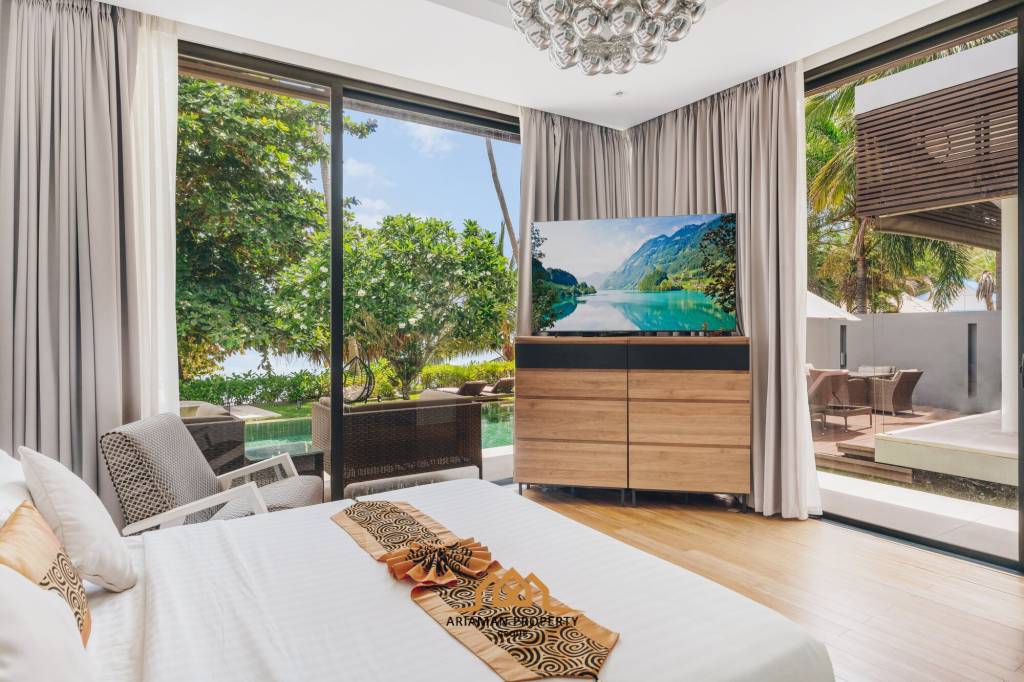 Beachfront Villa Situated on One of Samui's Most Pristine Beaches