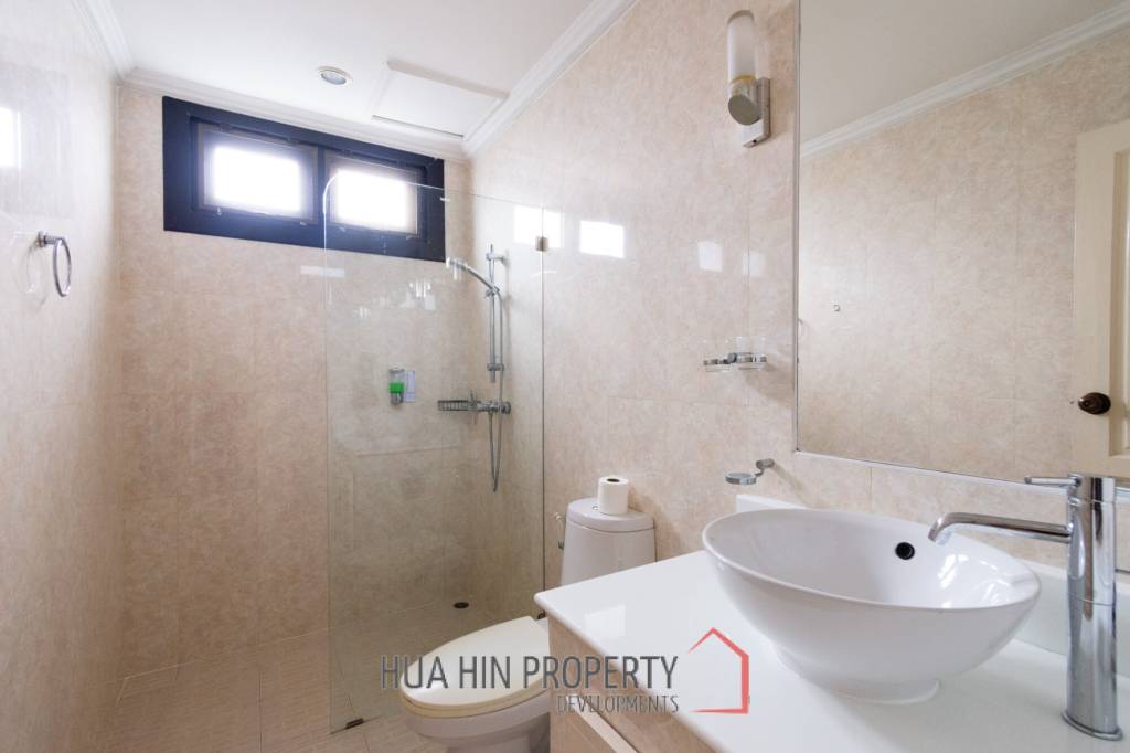 LAGUNA VILLAGE ON SOI 102  : 3 bed with great mountain and canal view