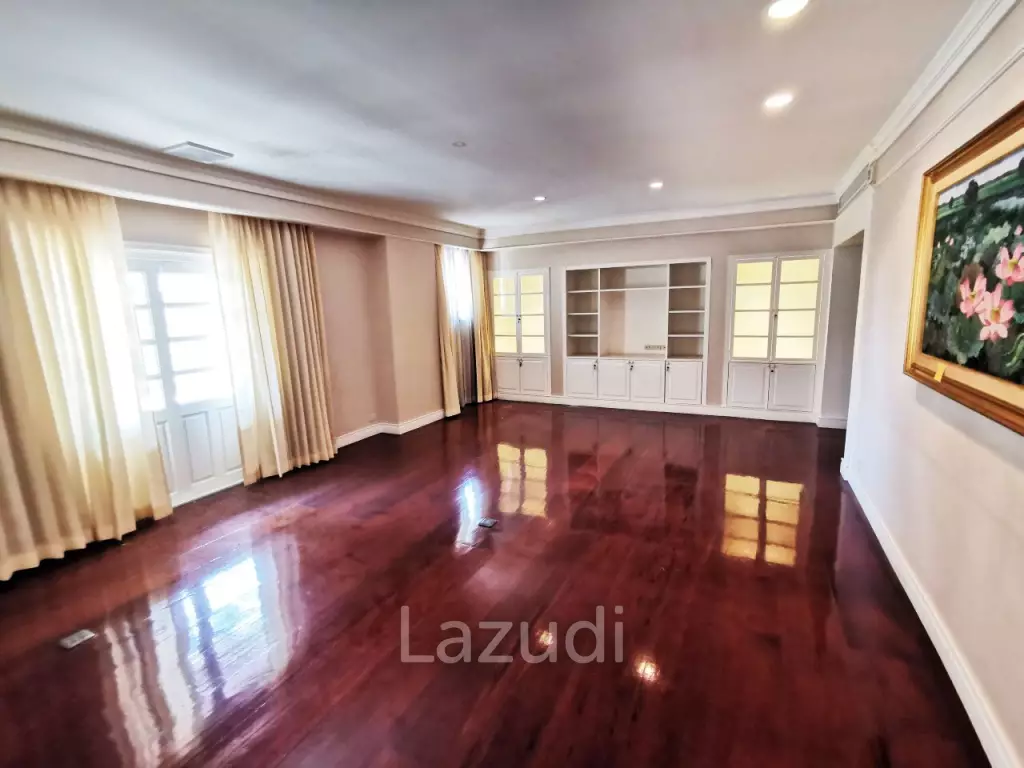 8 Bed Detached House 9 Bath 7,536 SQ.M in Prawet