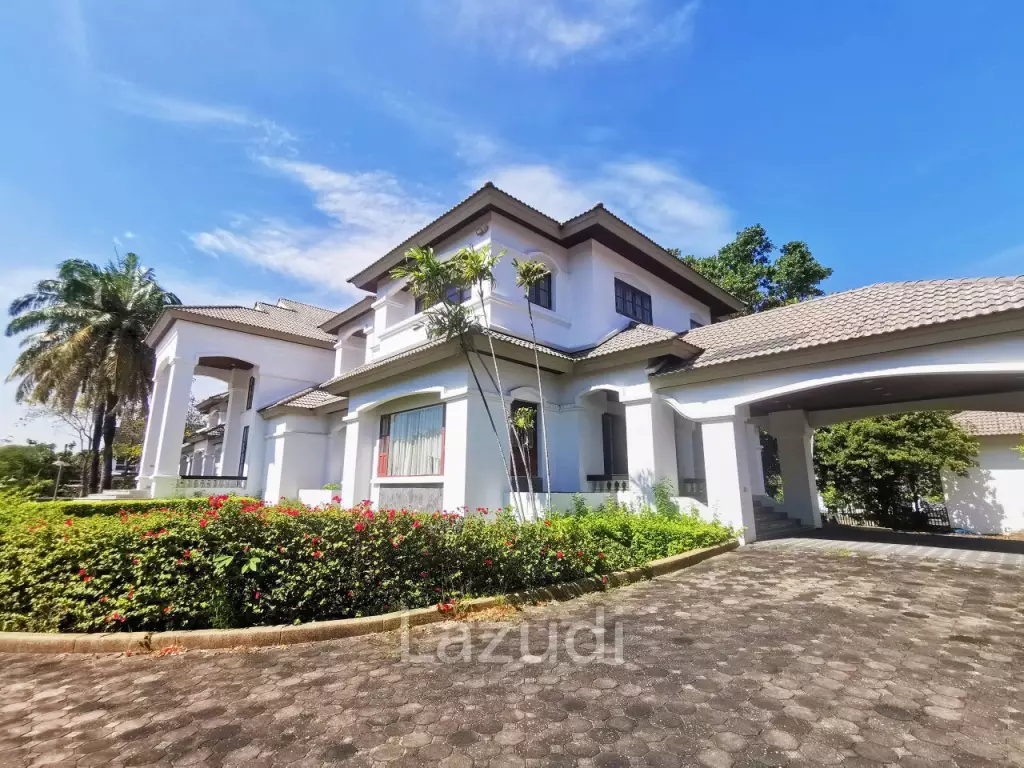 8 Bed Detached House 9 Bath 7,536 SQ.M in Prawet