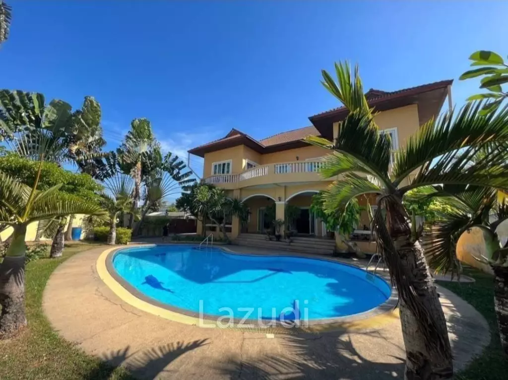 4 Bedroom 4 Bathroom Villa in Nakluea