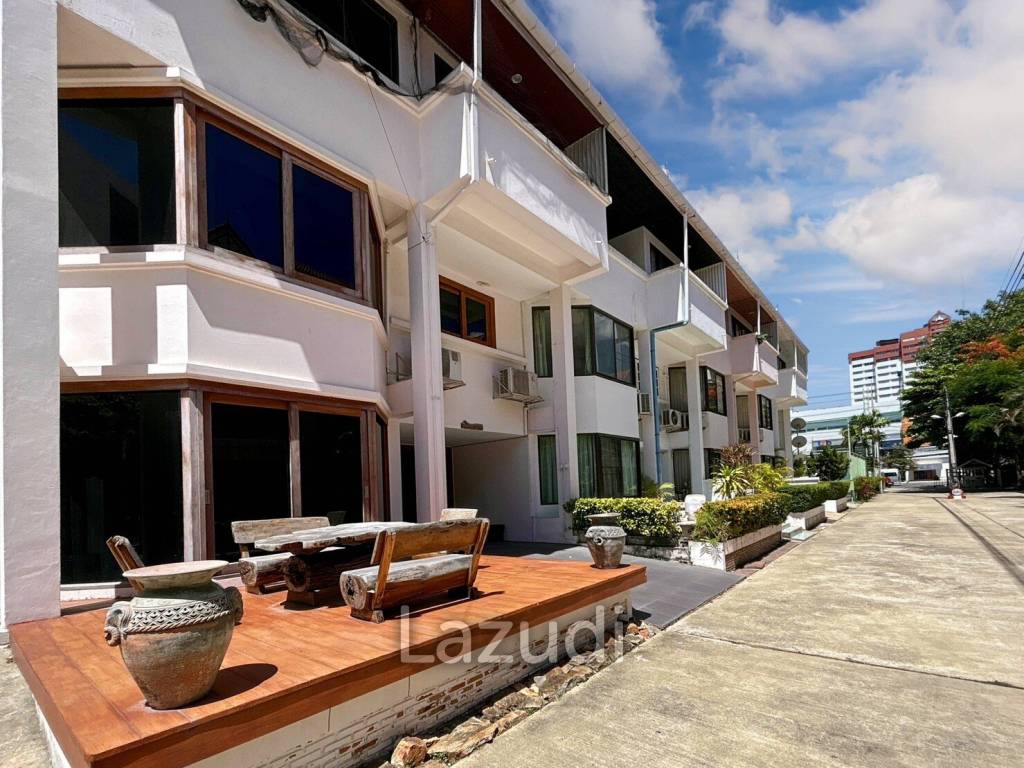 3 Storey 5 Bedroom Townhouse : Baan Suksamraan