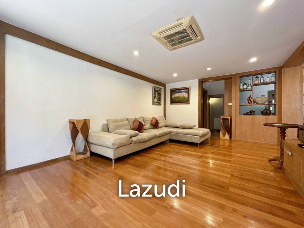 3 Storey 5 Bedroom Townhouse : Baan Suksamraan