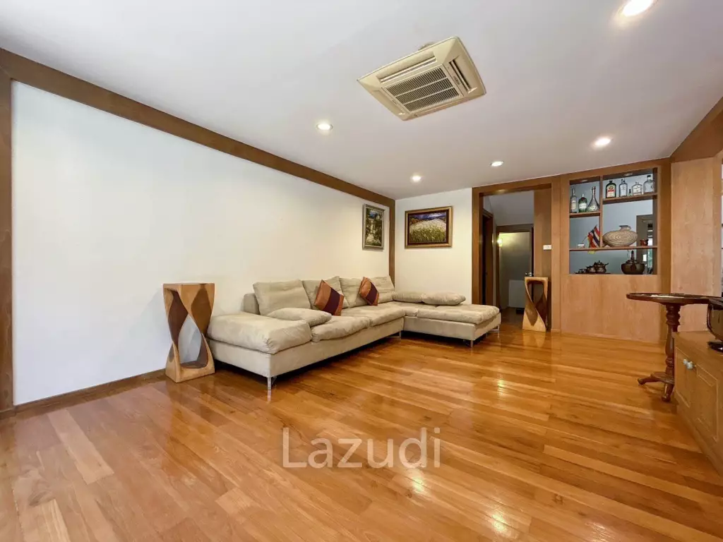 3 Storey 5 Bedroom Townhouse : Baan Suksamraan