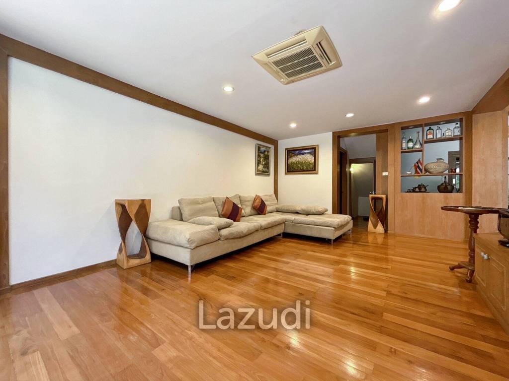 3 Storey 5 Bedroom Townhouse : Baan Suksamraan
