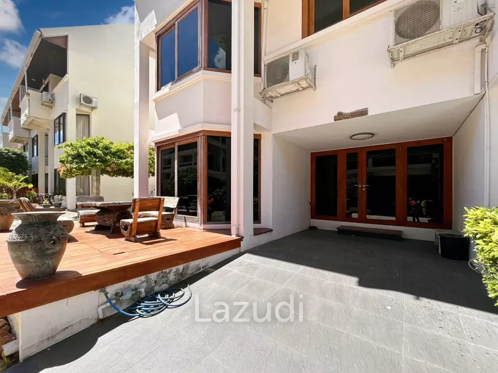 3 Storey 5 Bedroom Townhouse : Baan Suksamraan