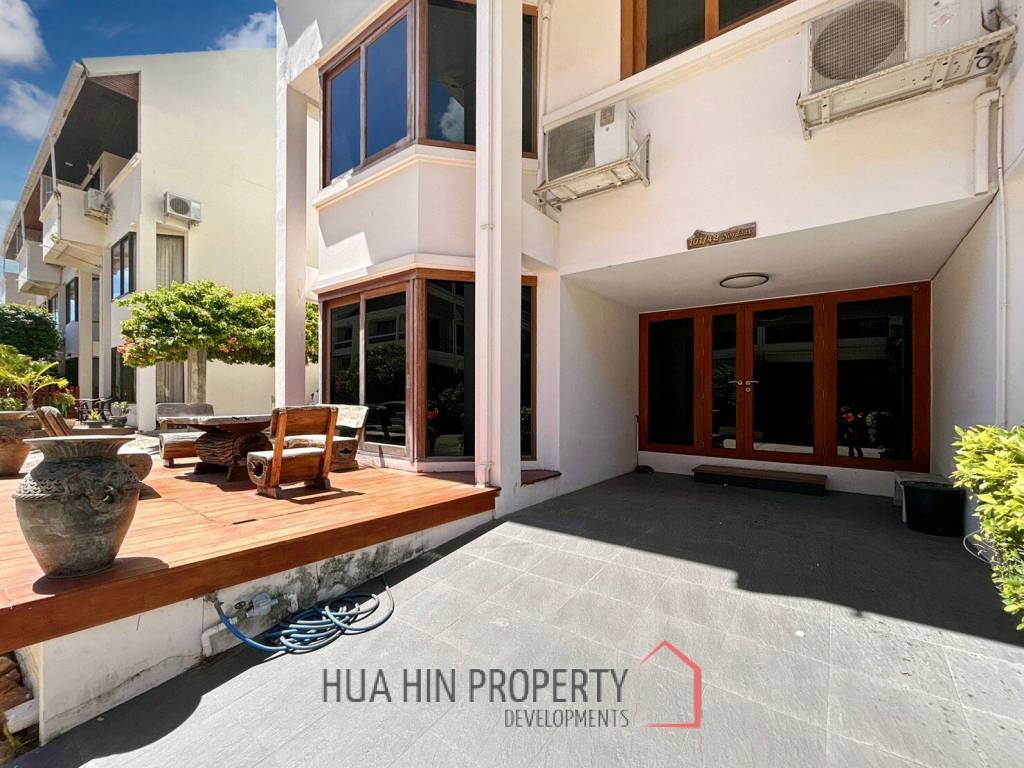 3 Storey 5 Bedroom Townhouse : Baan Suksamraan