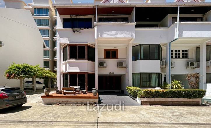 3 Storey 5 Bedroom Townhouse : Baan Suksamraan