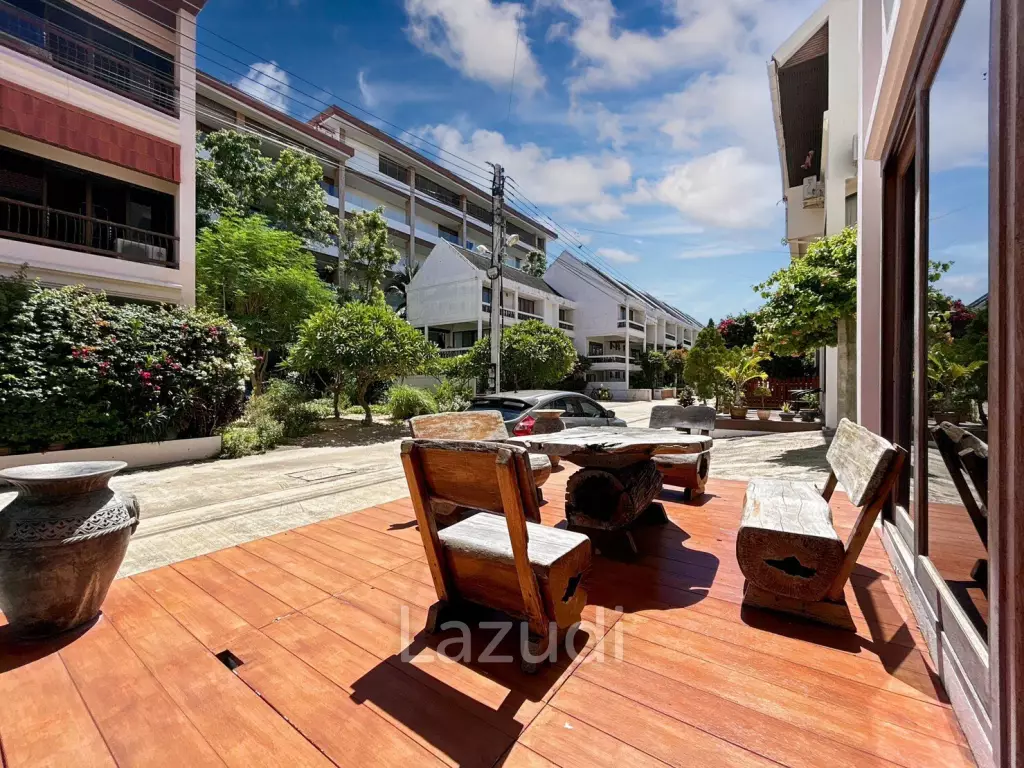 3 Storey 5 Bedroom Townhouse : Baan Suksamraan