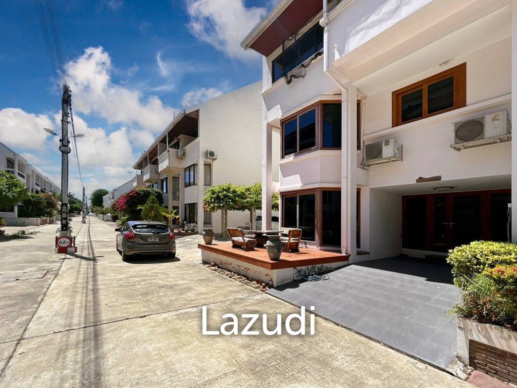 3 Storey 5 Bedroom Townhouse : Baan Suksamraan