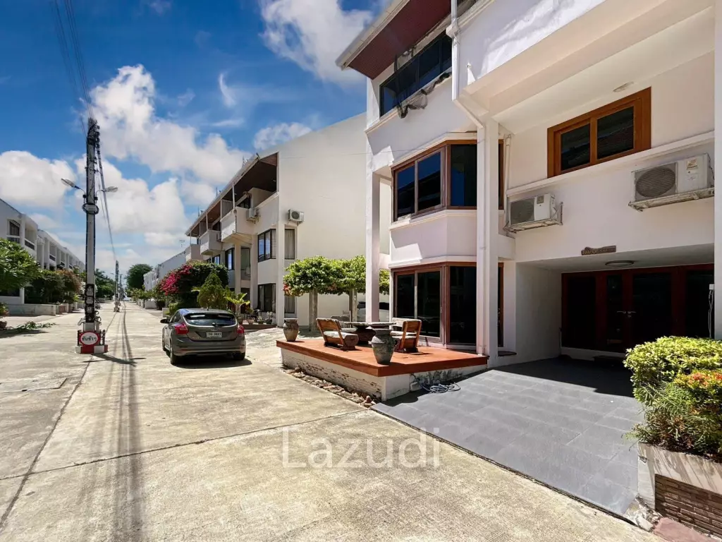 3 Storey 5 Bedroom Townhouse : Baan Suksamraan