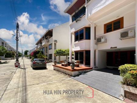 3 Storey 5 Bedroom Townhouse : Baan Suksamraan