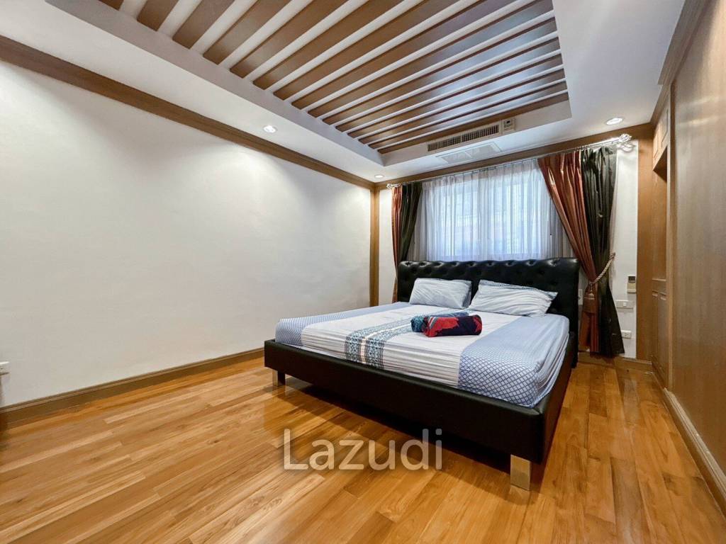 3 Storey 5 Bedroom Townhouse : Baan Suksamraan