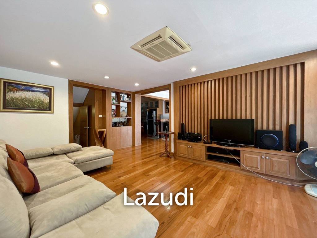 3 Storey 5 Bedroom Townhouse : Baan Suksamraan