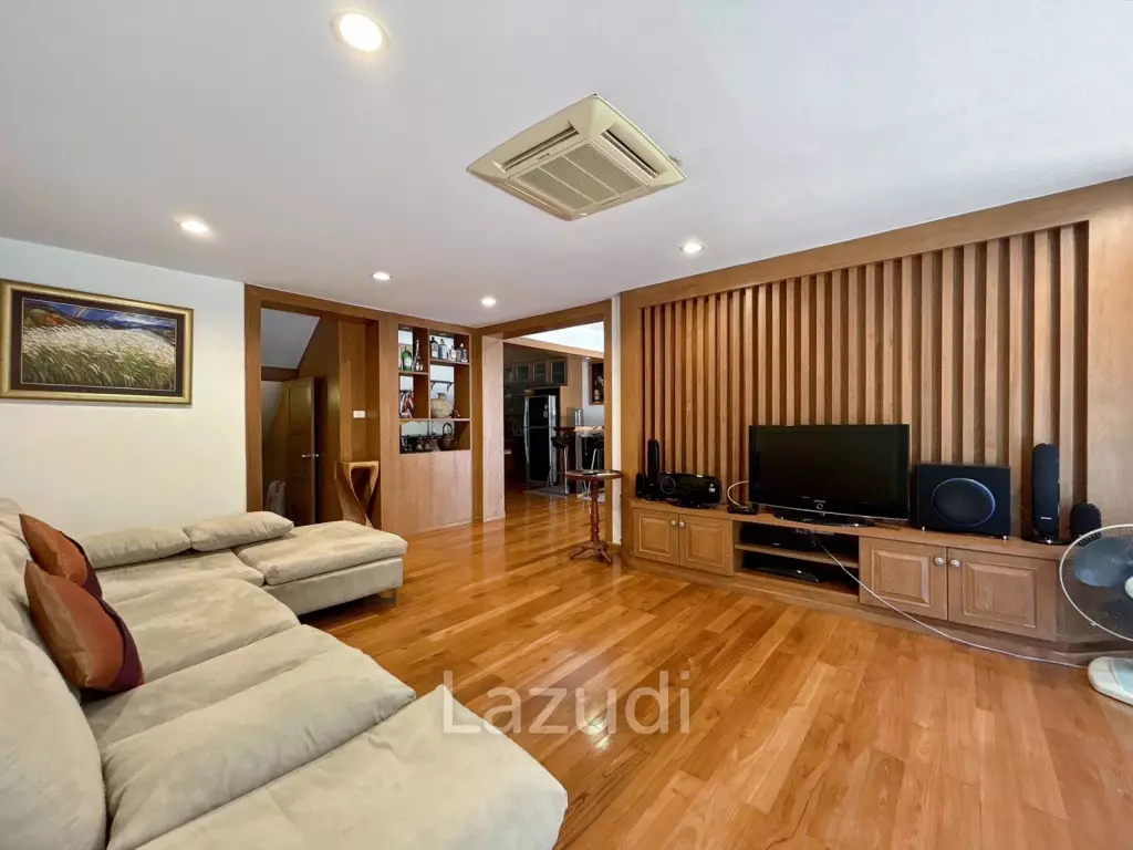 3 Storey 5 Bedroom Townhouse : Baan Suksamraan