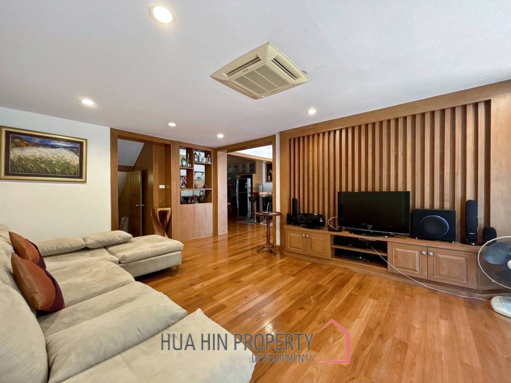 3 Storey 5 Bedroom Townhouse : Baan Suksamraan