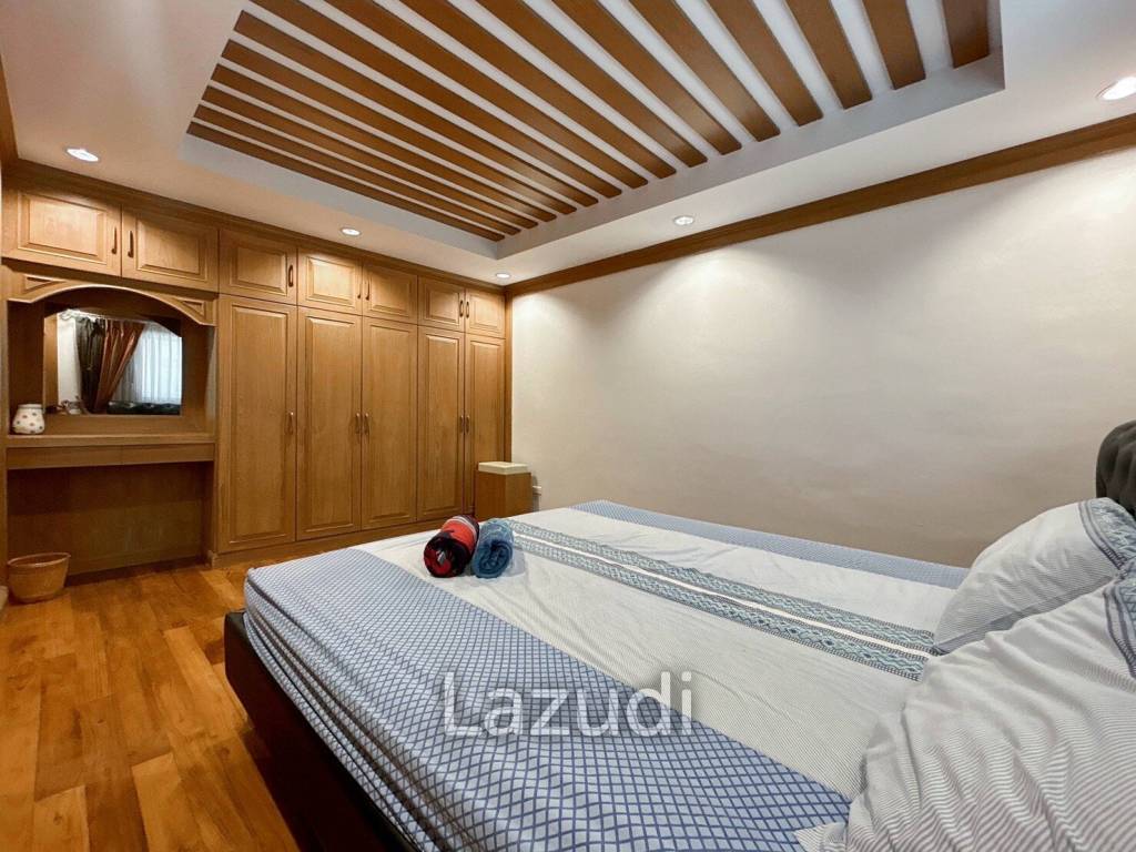 3 Storey 5 Bedroom Townhouse : Baan Suksamraan
