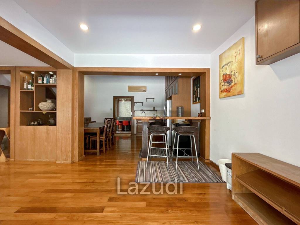 3 Storey 5 Bedroom Townhouse : Baan Suksamraan
