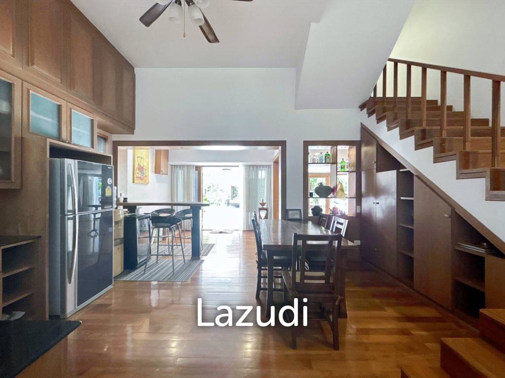3 Storey 5 Bedroom Townhouse : Baan Suksamraan