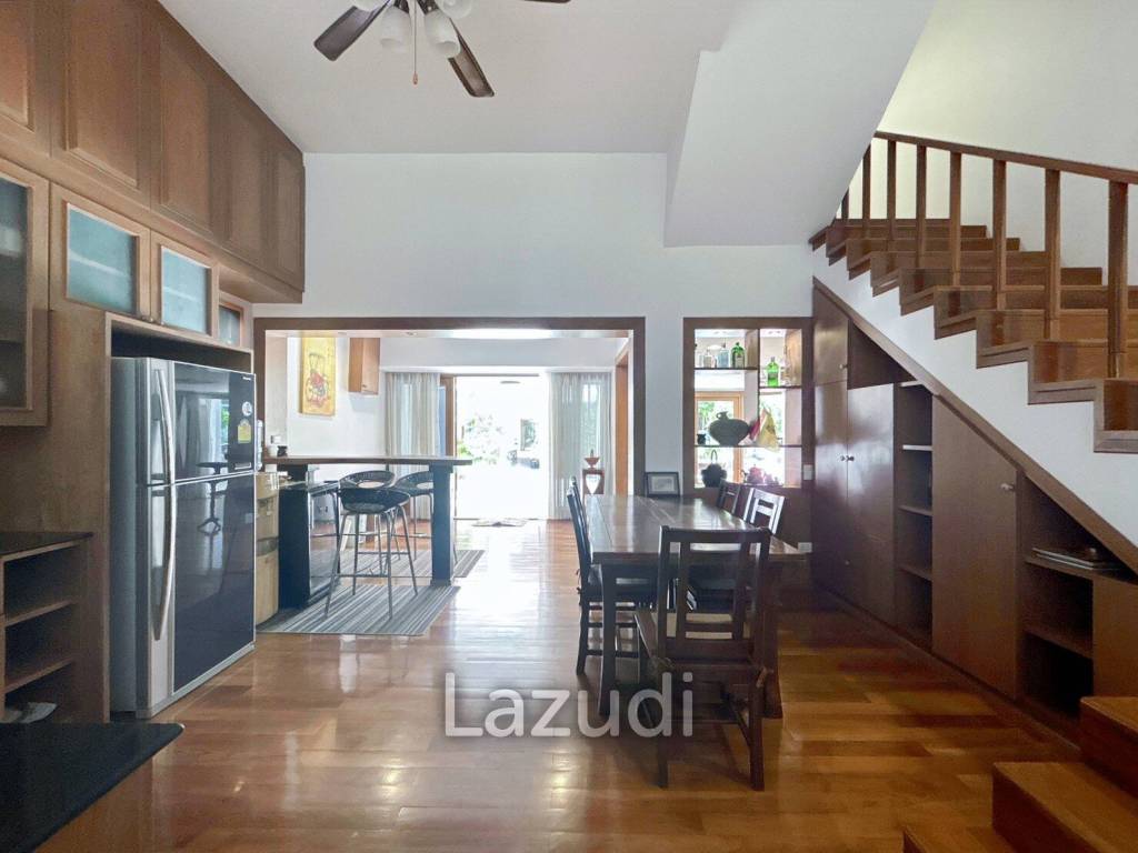 3 Storey 5 Bedroom Townhouse : Baan Suksamraan