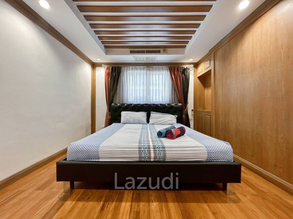 3 Storey 5 Bedroom Townhouse : Baan Suksamraan