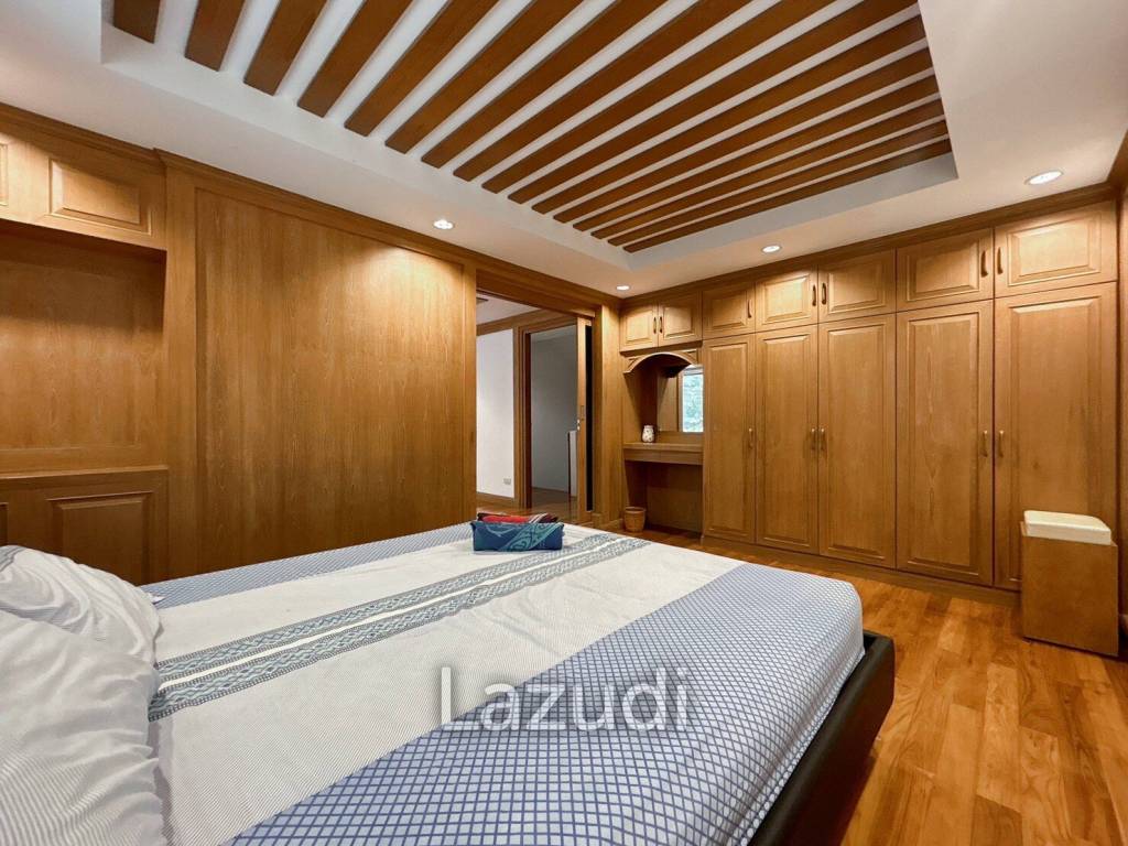 3 Storey 5 Bedroom Townhouse : Baan Suksamraan