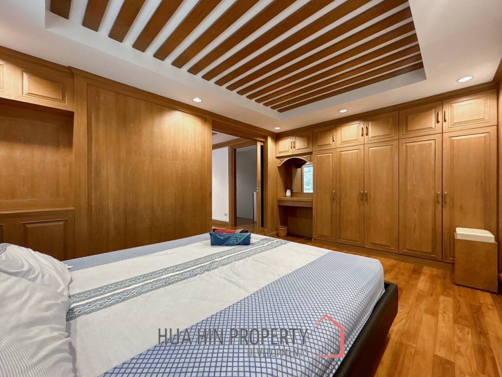 3 Storey 5 Bedroom Townhouse : Baan Suksamraan