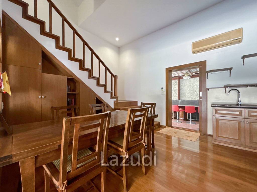 3 Storey 5 Bedroom Townhouse : Baan Suksamraan