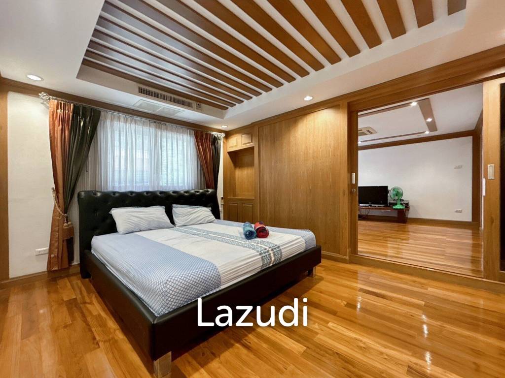 3 Storey 5 Bedroom Townhouse : Baan Suksamraan