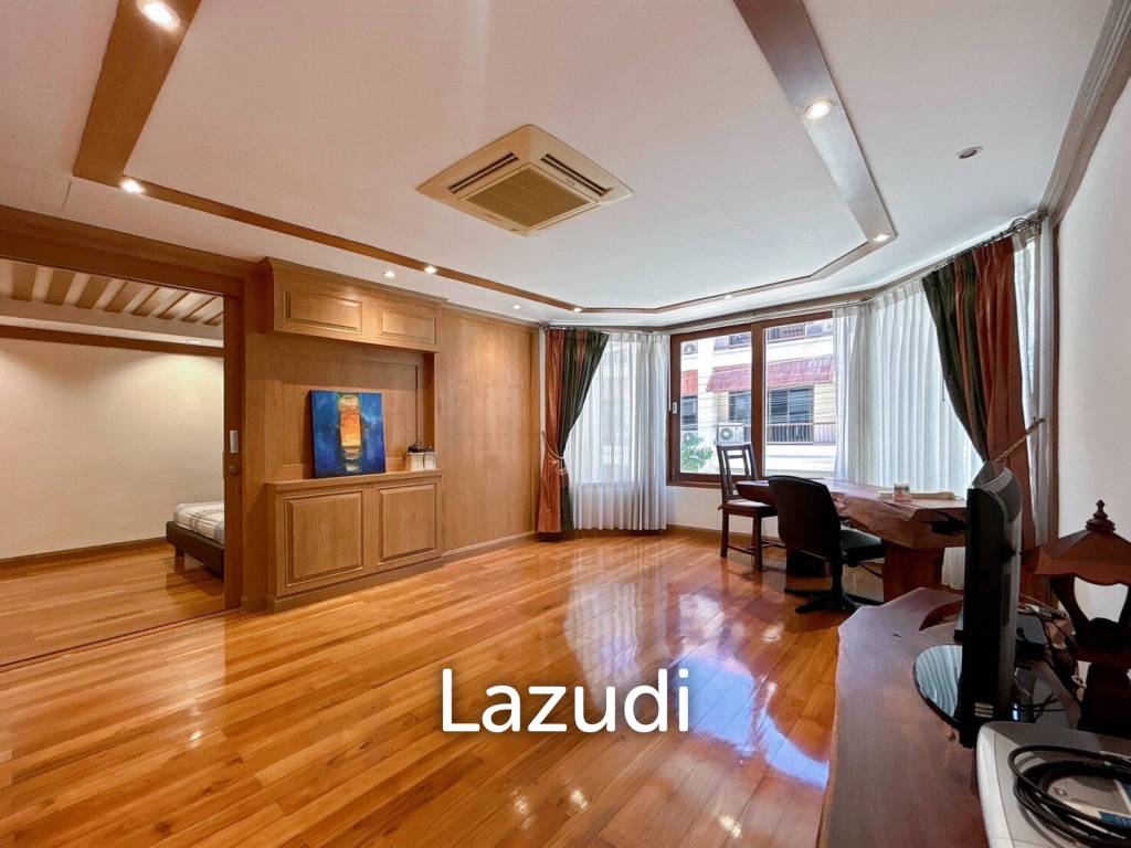 3 Storey 5 Bedroom Townhouse : Baan Suksamraan