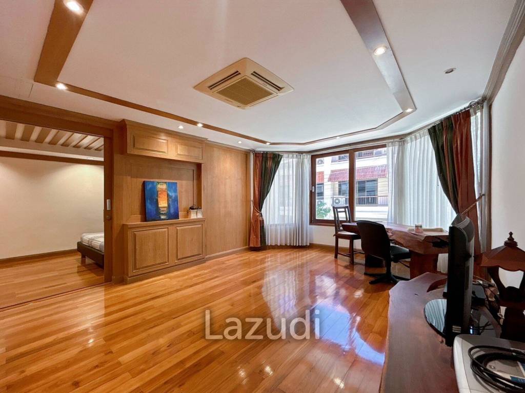 3 Storey 5 Bedroom Townhouse : Baan Suksamraan