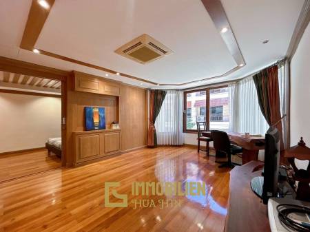 3 Storey 5 Bedroom Townhouse : Baan Suksamran